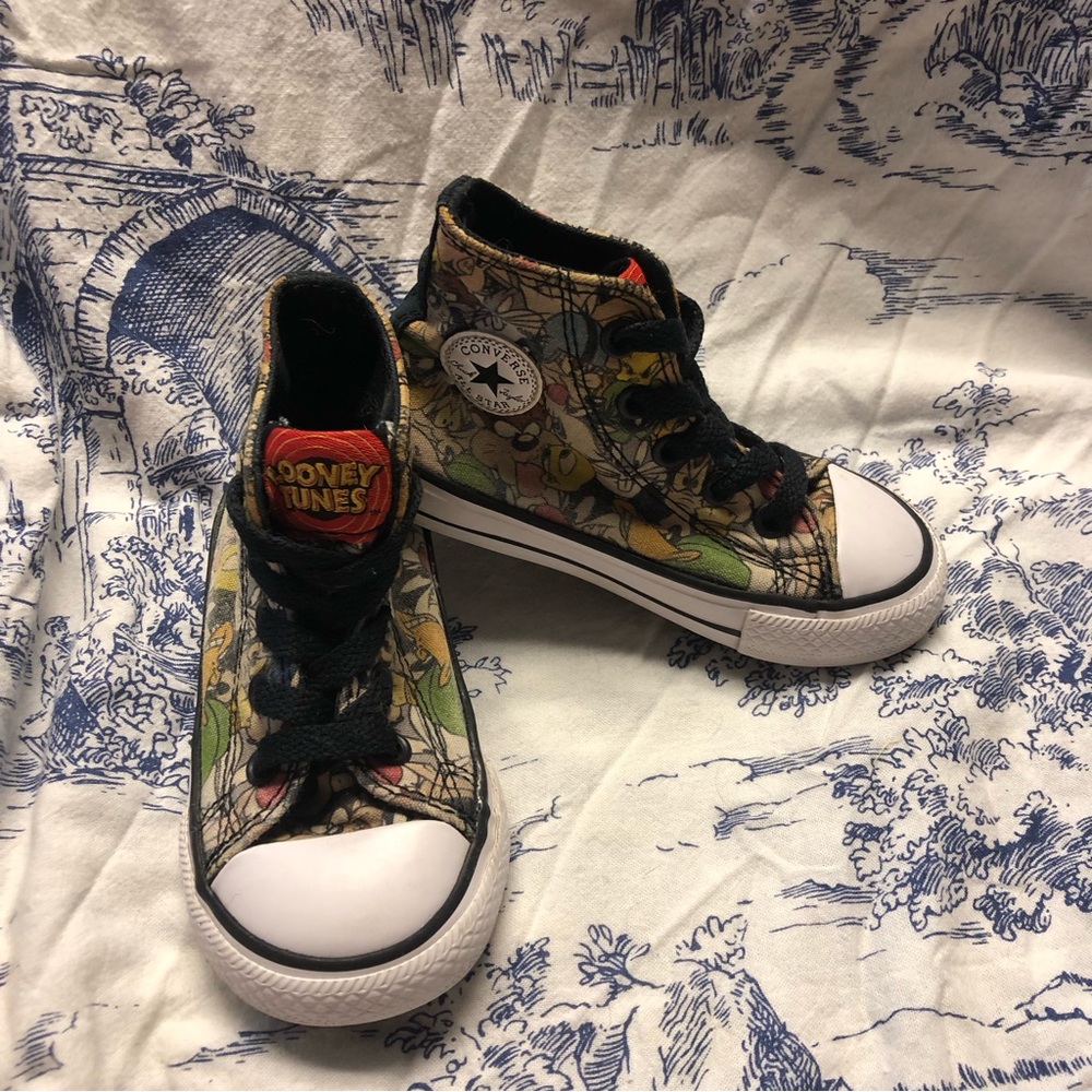 Converse Chuck Taylor Looney Tunes Kids Sz6 High top